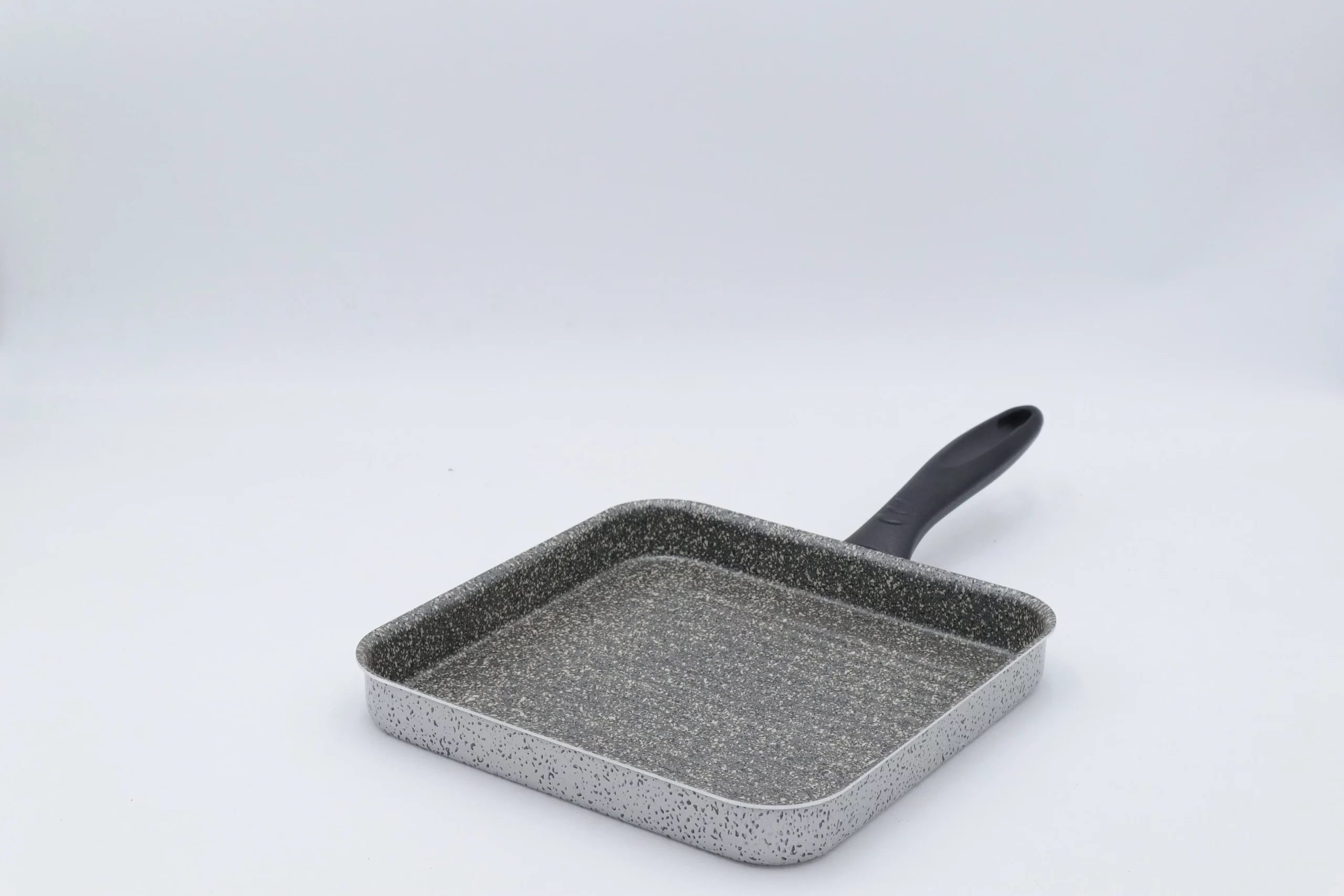 La bistecchiera Linea New Idra di House Collection è perfetta per grigliare in modo sano e gustoso. Dotata di rivestimento antiaderente, righe in rilievo e manici ergonomici, compatibile con ogni piano cottura.