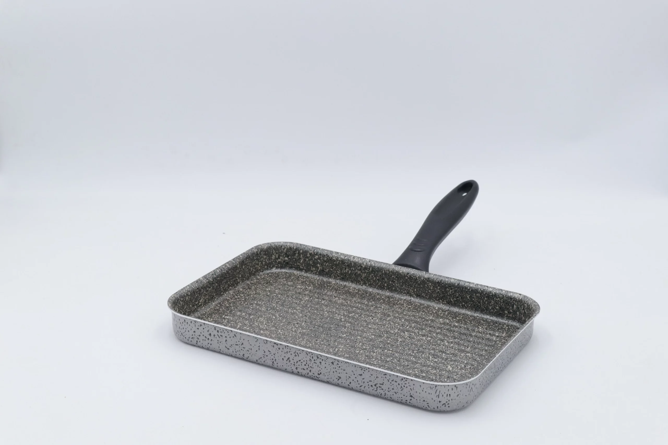 La bistecchiera Linea New Idra di House Collection è perfetta per grigliare in modo sano e gustoso. Dotata di rivestimento antiaderente, righe in rilievo e manici ergonomici, compatibile con ogni piano cottura.